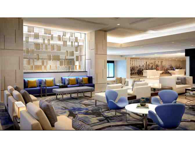 2 Night Stay at Los Angeles Airport Marriott + Valet Parking + Mclub Access - Photo 3