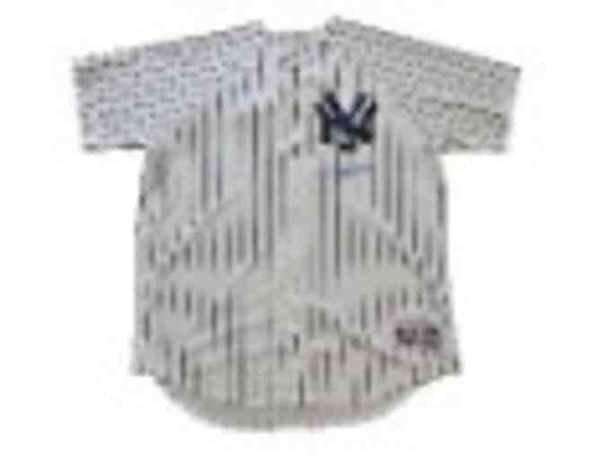 New York Yankees: Derek Jeter Autographed Jersey - Photo 1