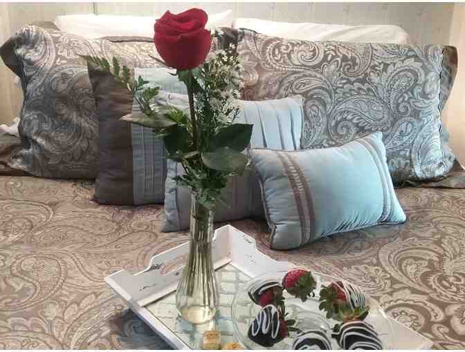 Romantic Getaway to the Candlelite Inn B&B